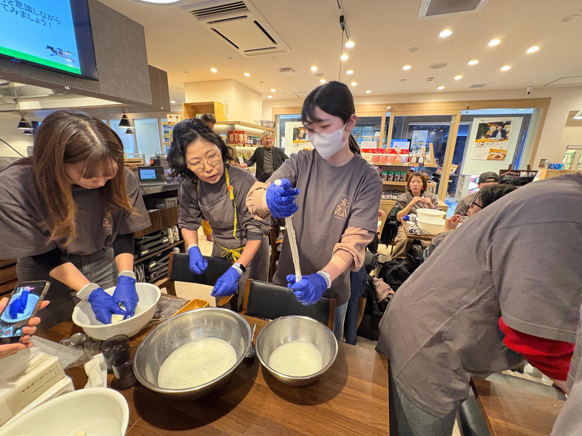 さけるチーズ作り