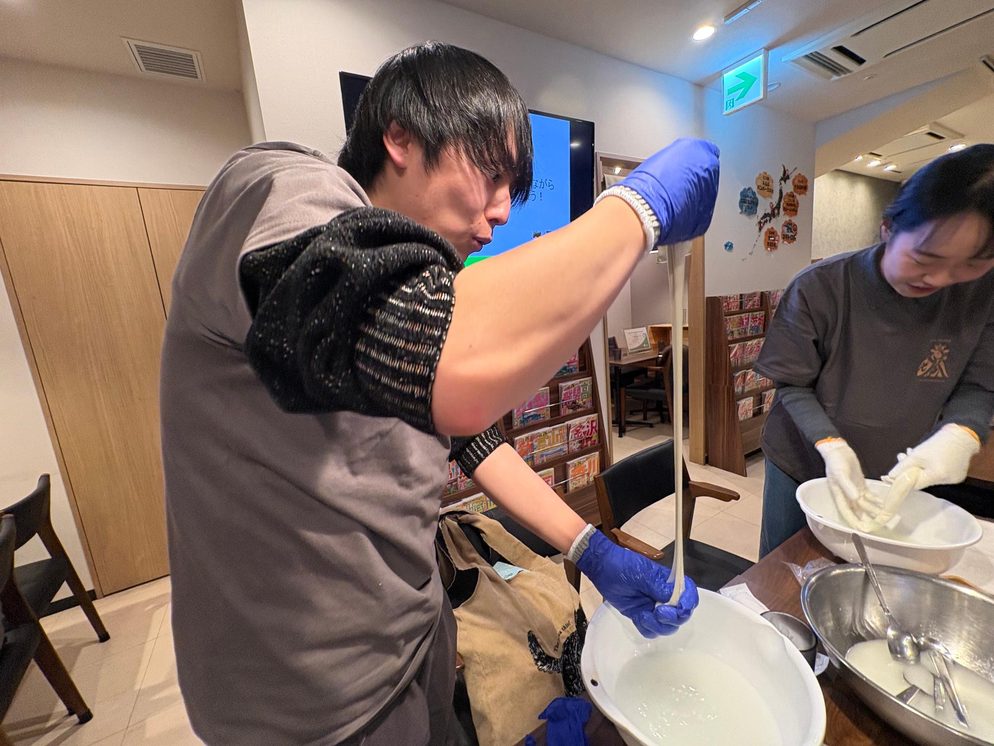 さけるチーズ作り