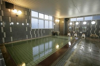 満寿家の広々とした室内大浴場の写真