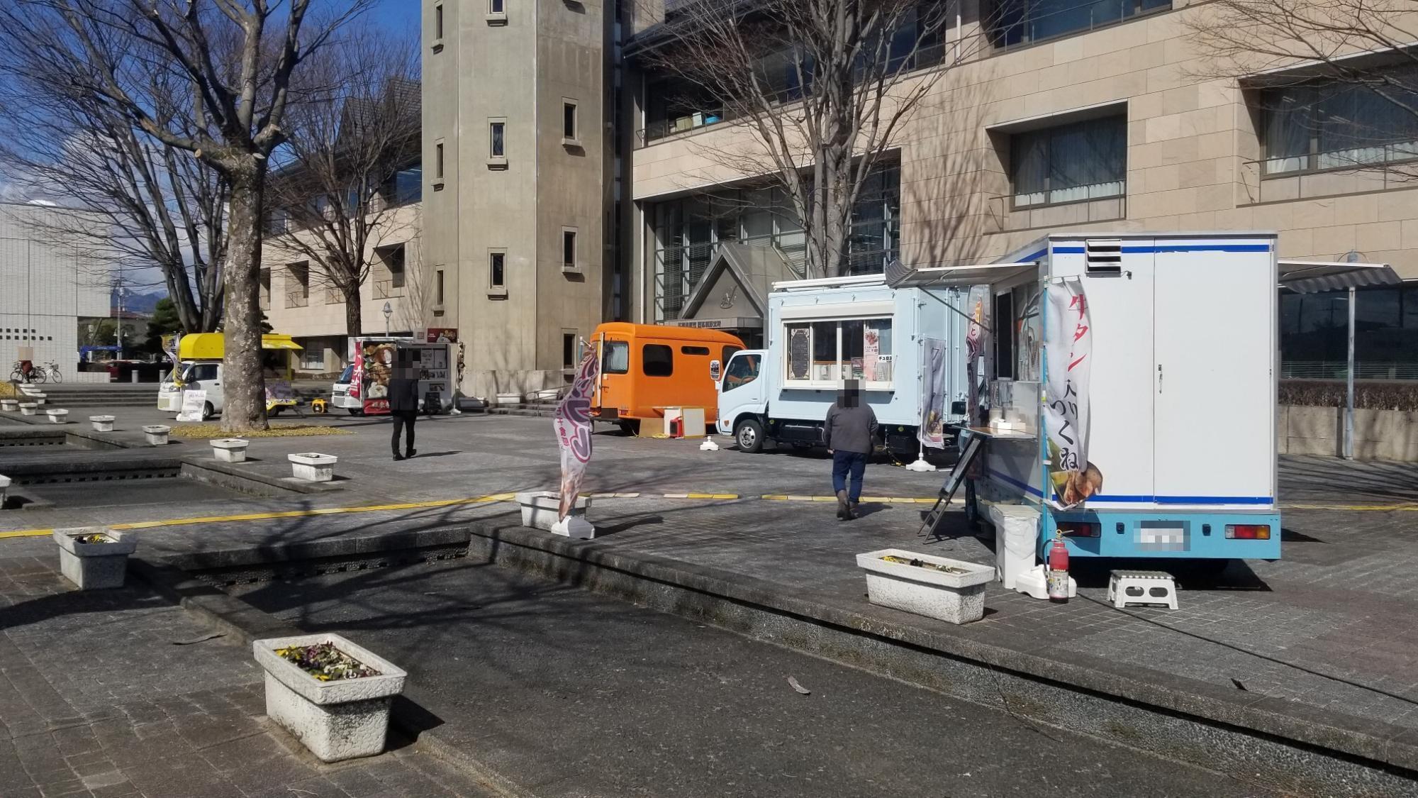庁舎前広場の写真