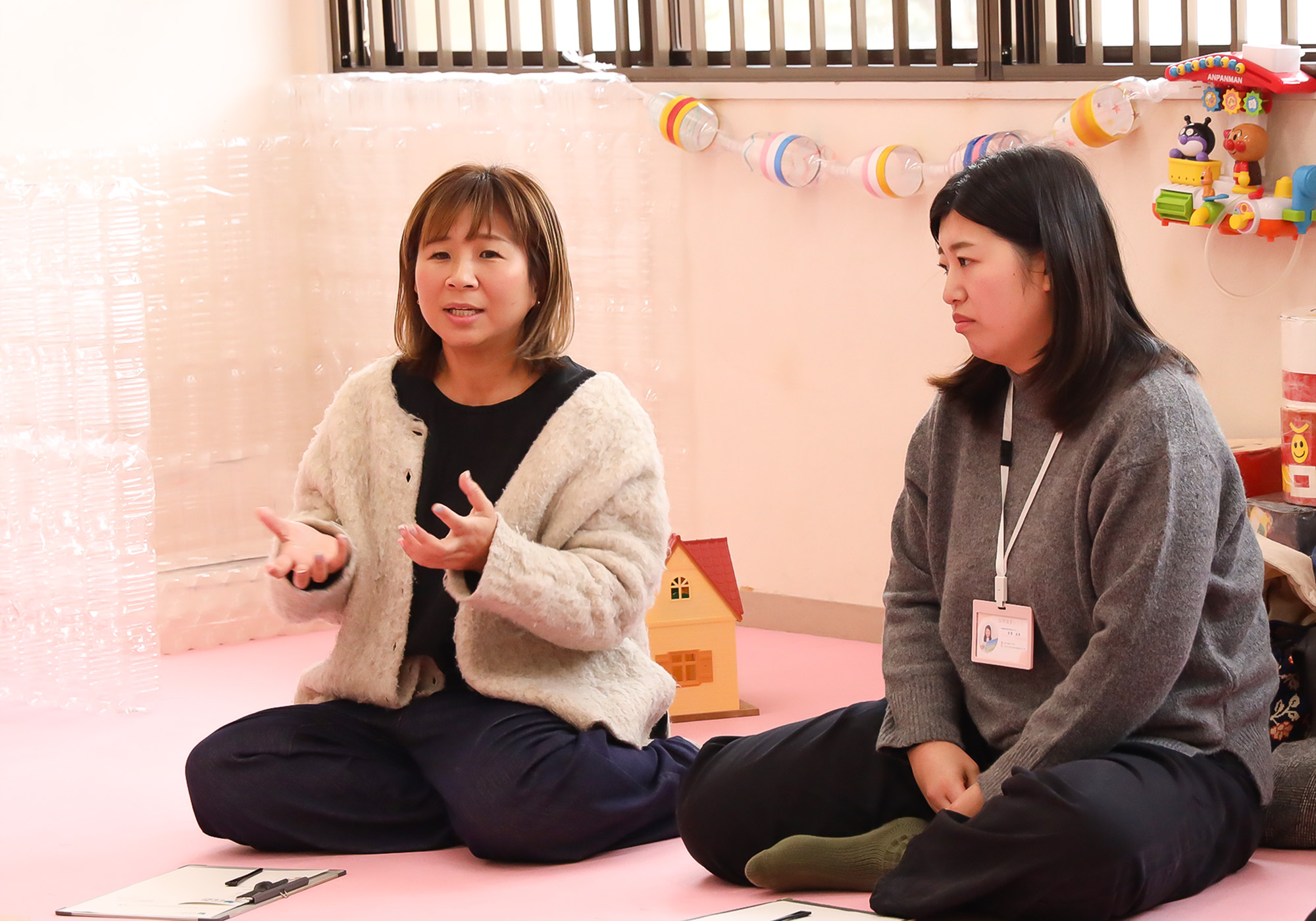 意見を述べる参加者