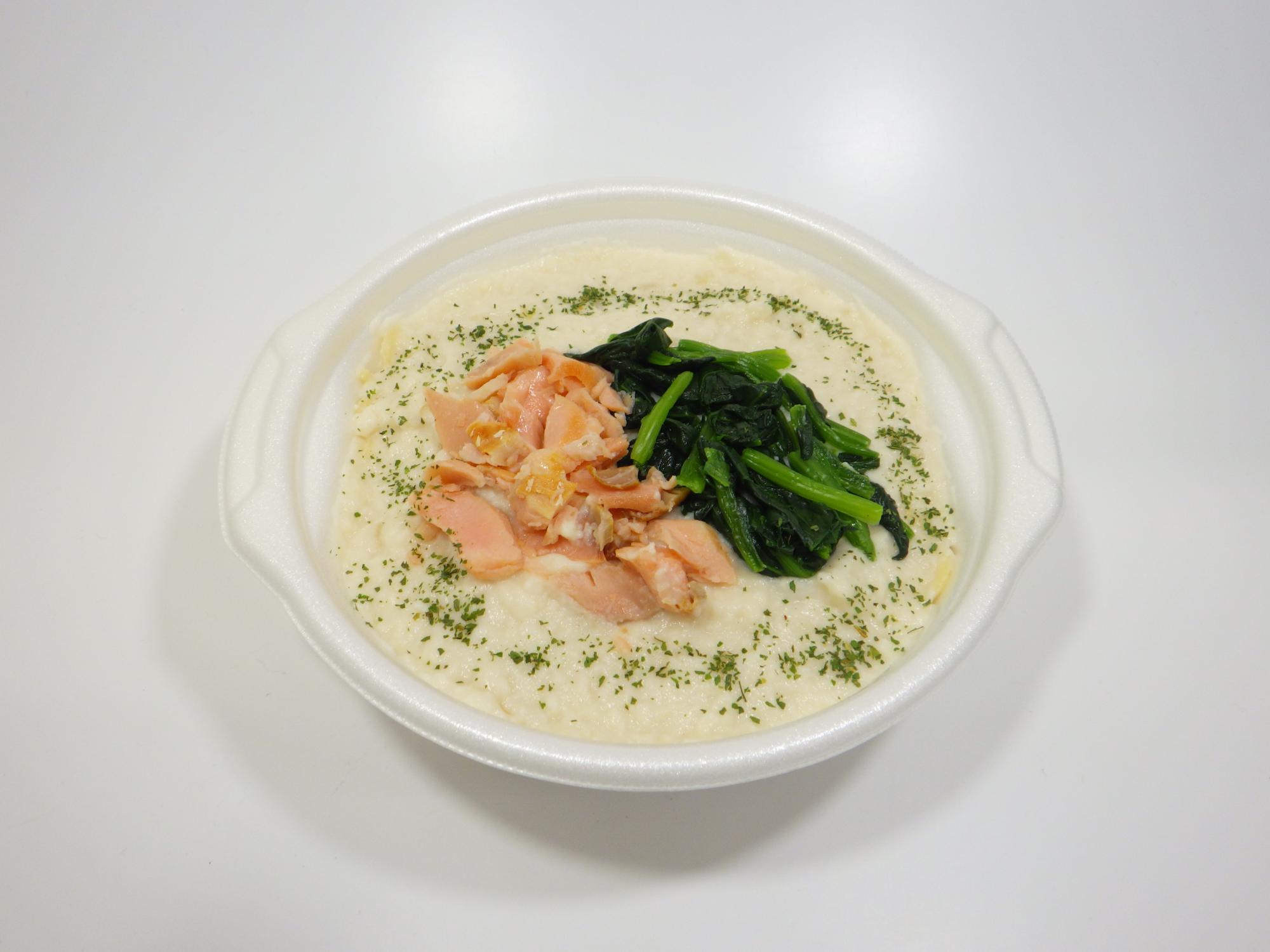 鮭とほうれん草のクリームスープパスタ 那須塩原牛乳使用