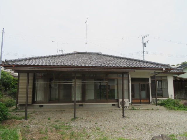 R8-11外観