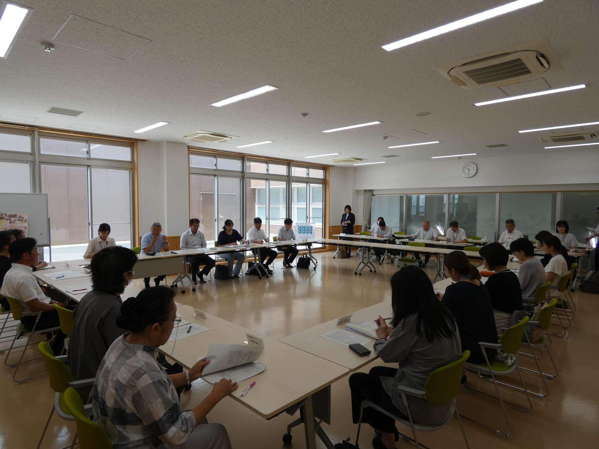 令和8年度第1回審議の様子