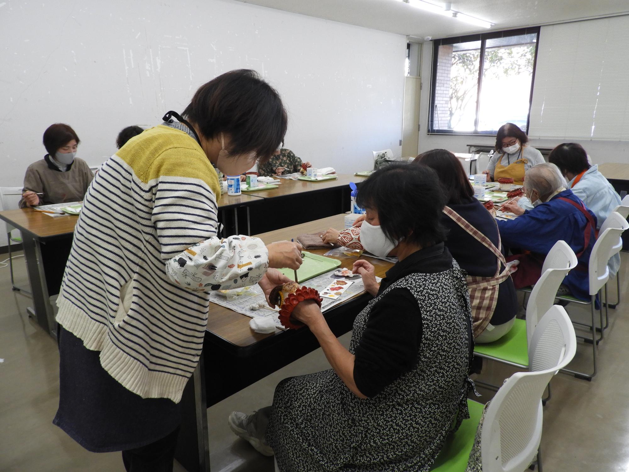 趣味の講座「リメ鉢」制作風景