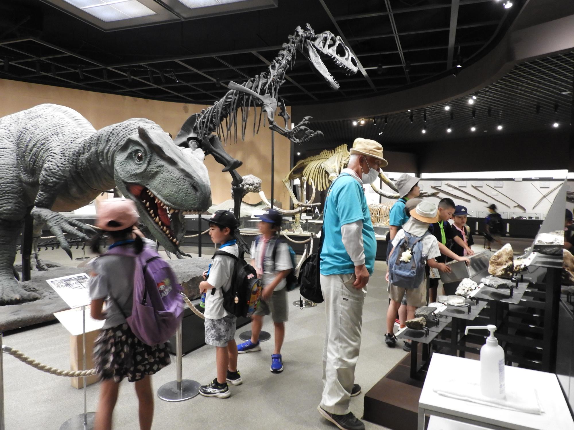 子どもチャレンジクラブ体験教室移動教室県立博物館展示見学