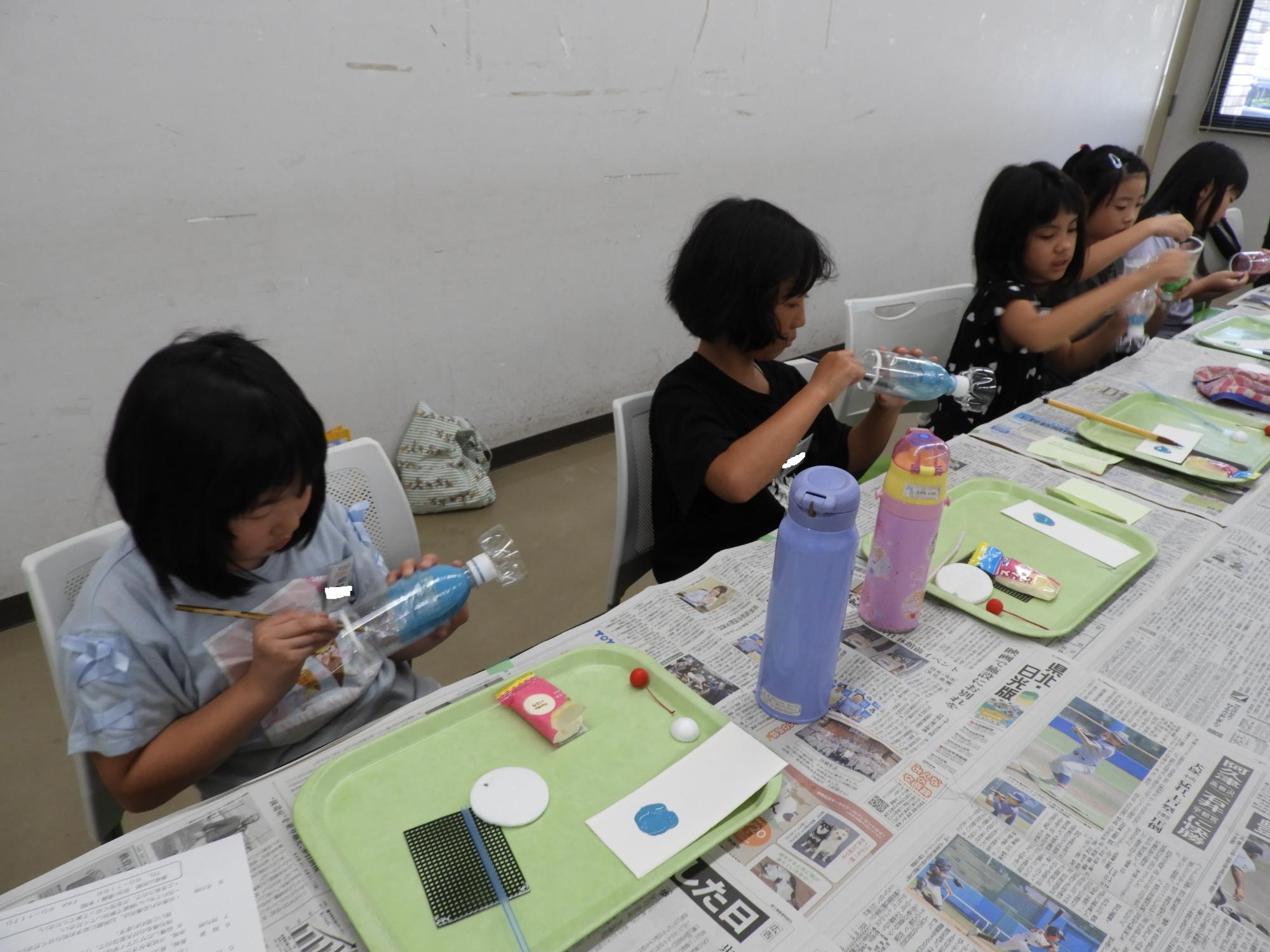 子どもチャレンジクラブ体験教室デコクリームソーダ貯金箱づくり