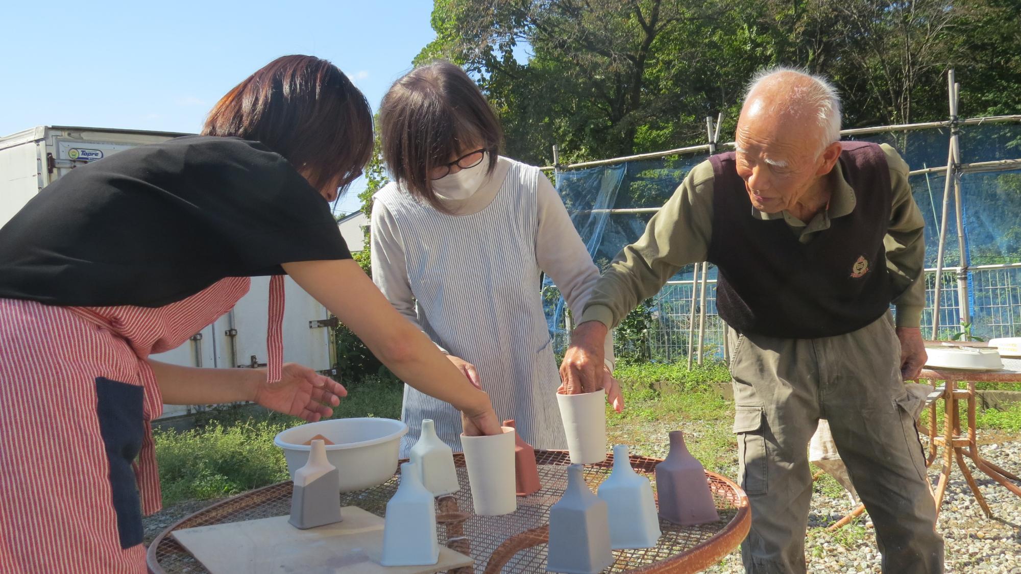 釉薬かけの様子