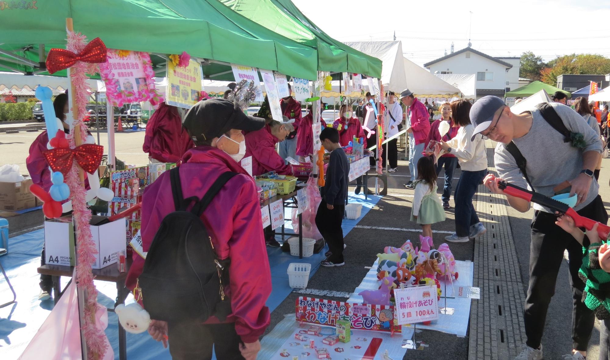公民館の外は、いなむらコミュニティ主催のいなむらまつりが開かれ、こちらも大にぎわいです