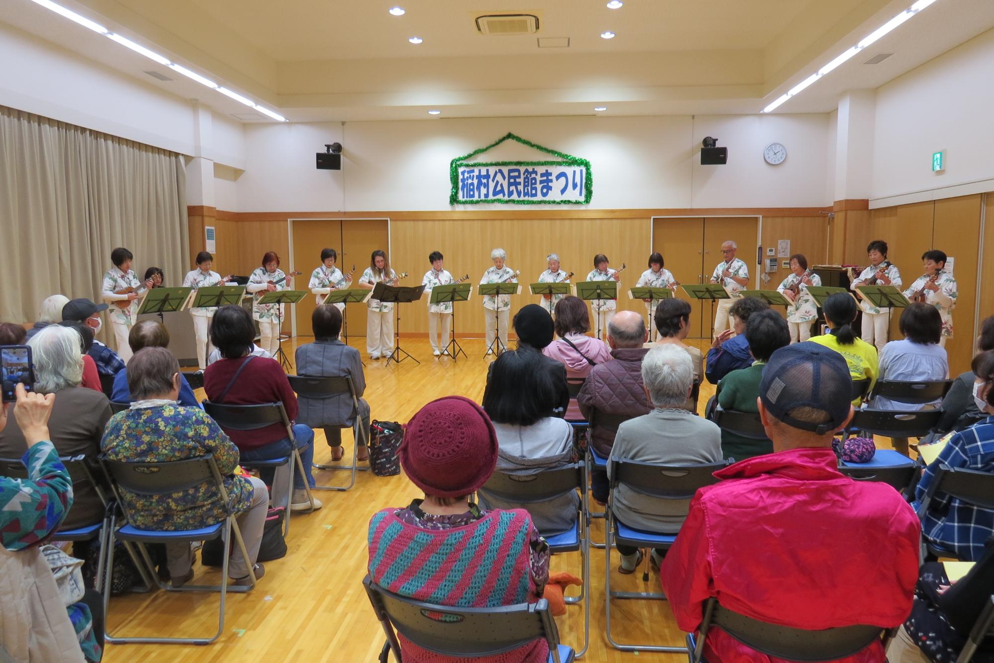 ウクレレの演奏