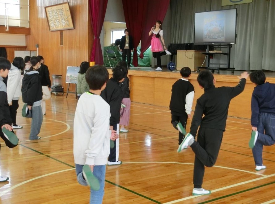 オーストリア伝統舞踊体験