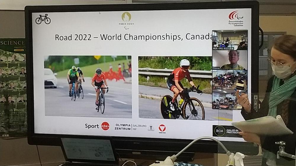 自転車競技の説明をするマルツィンケ選手