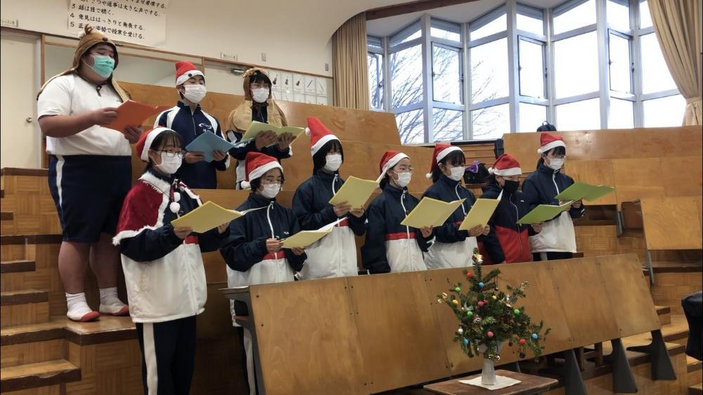 歌を届ける東那須野中学校合唱部の生徒