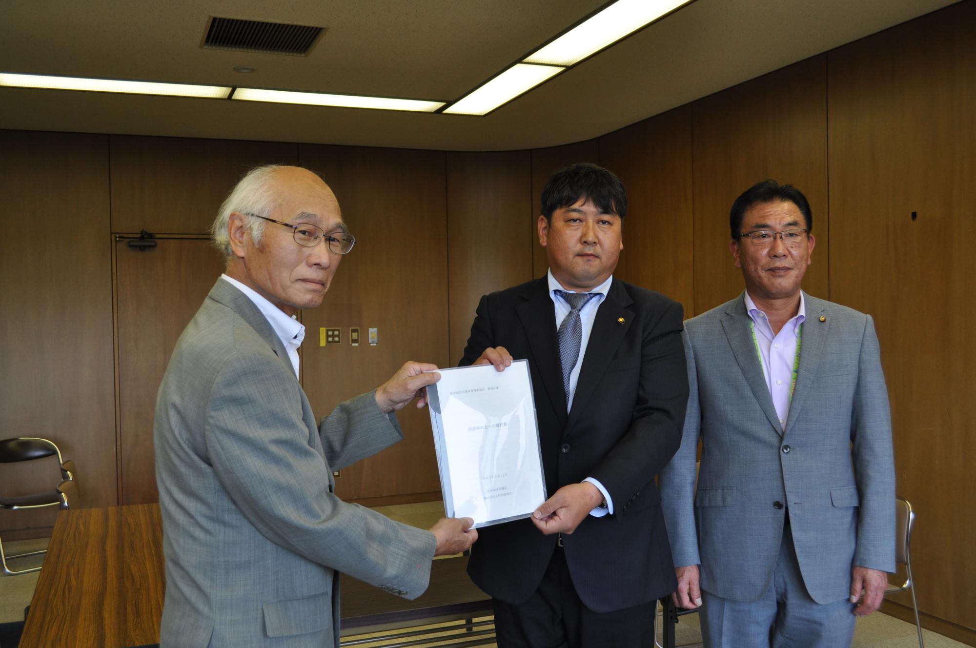 提言書提出時の写真