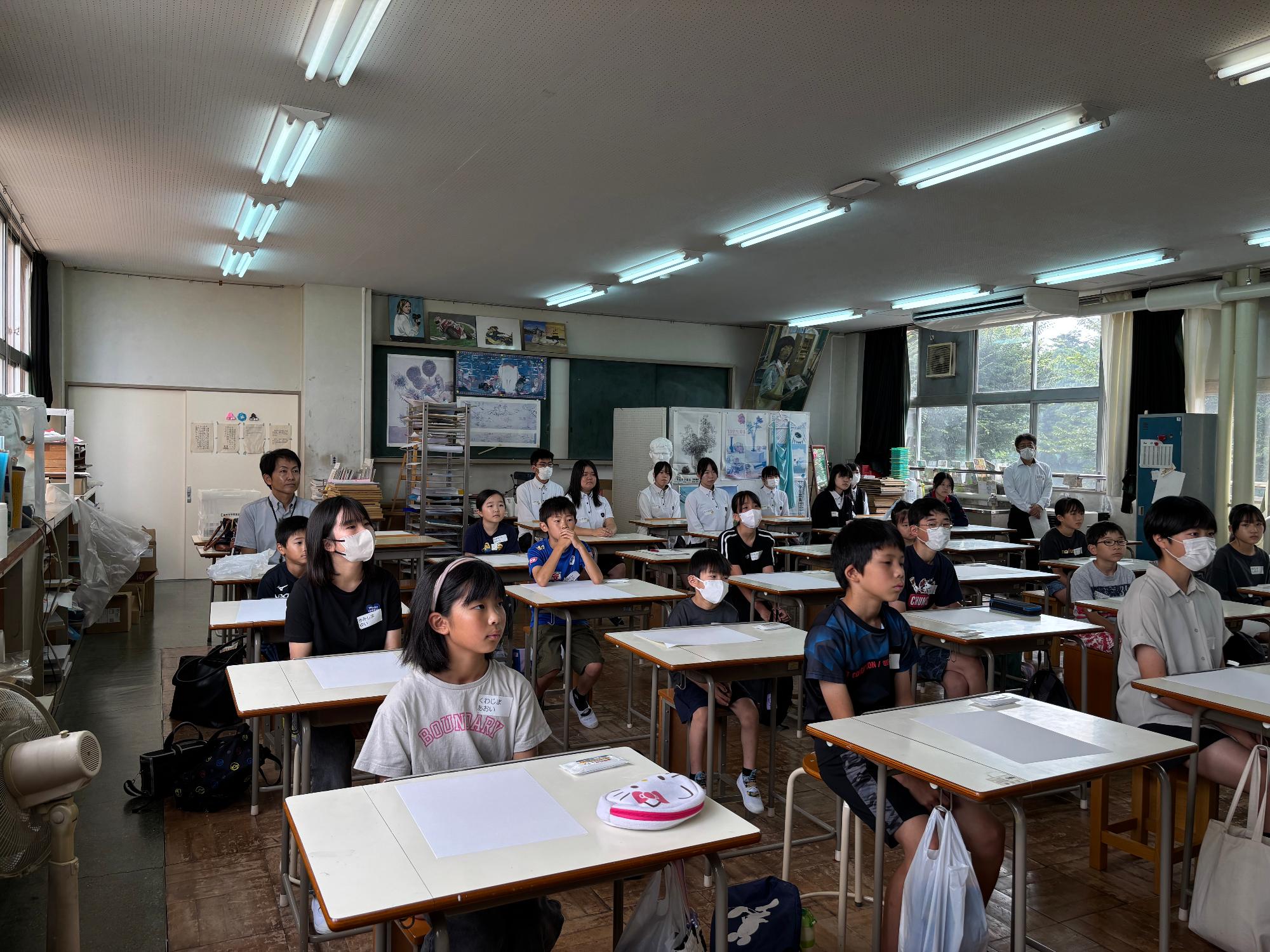 R8選挙啓発ポスター制作教室の様子1