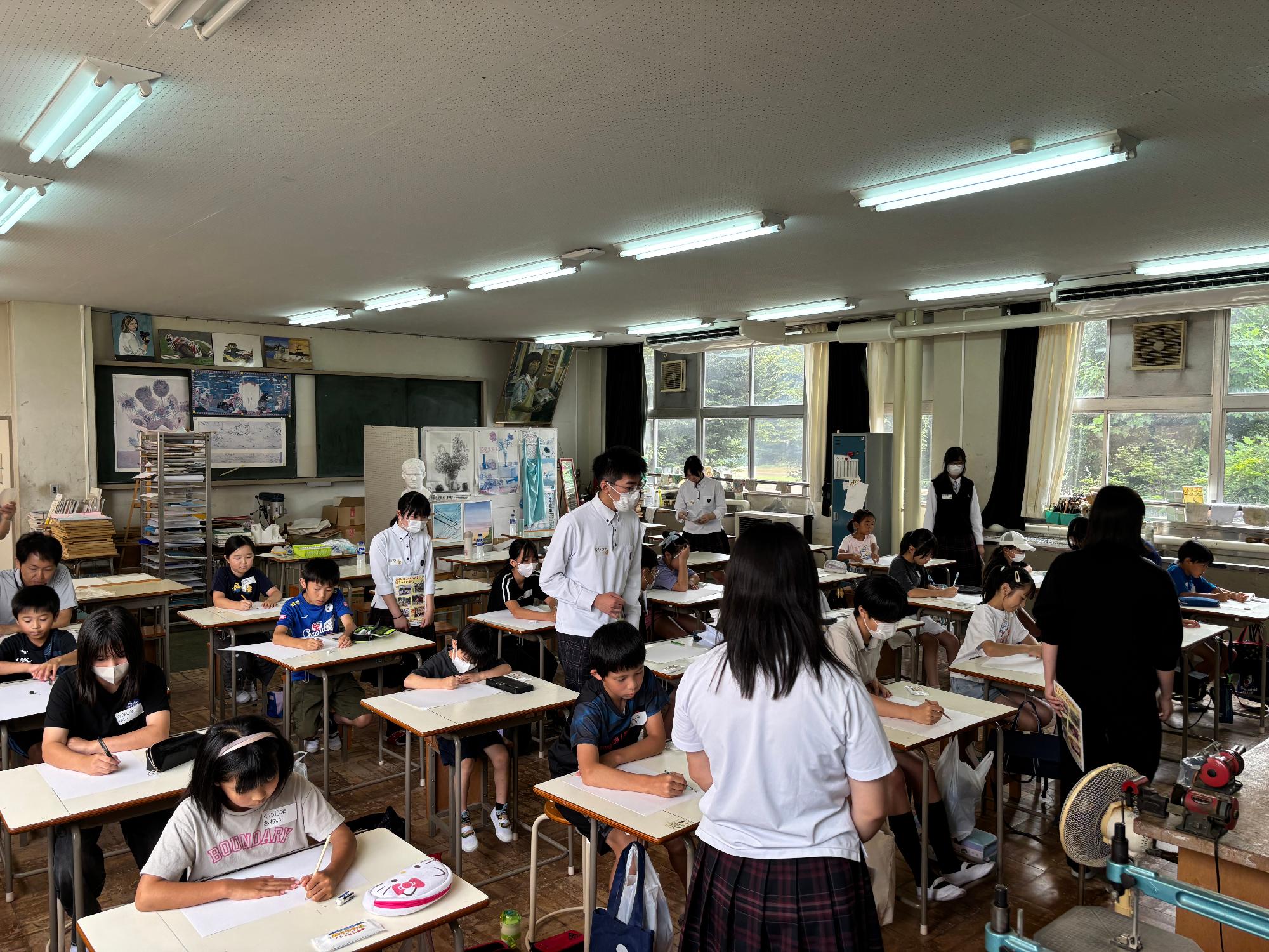 R8選挙啓発ポスター制作教室の様子8
