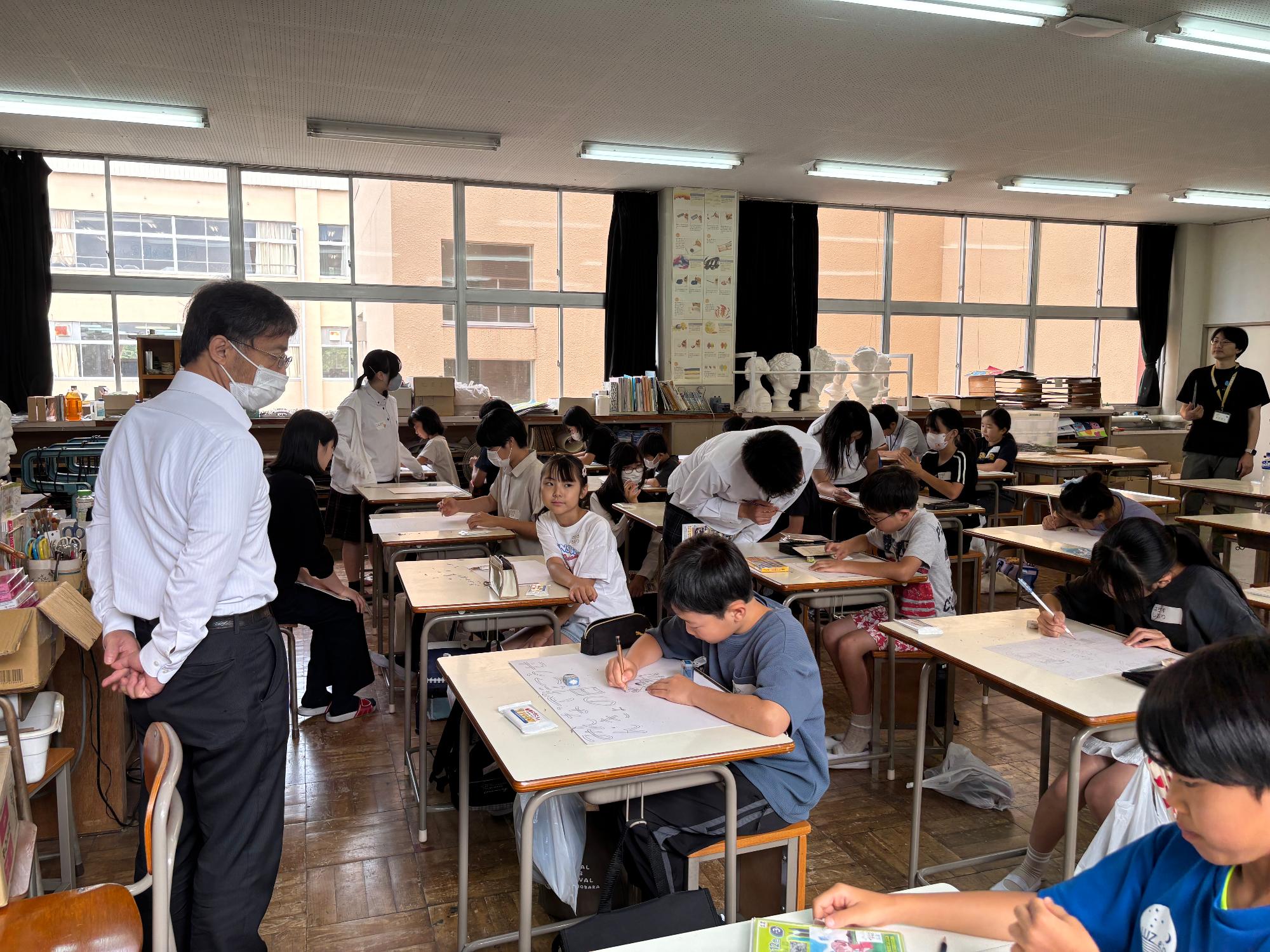 R8選挙啓発ポスター制作教室の様子6