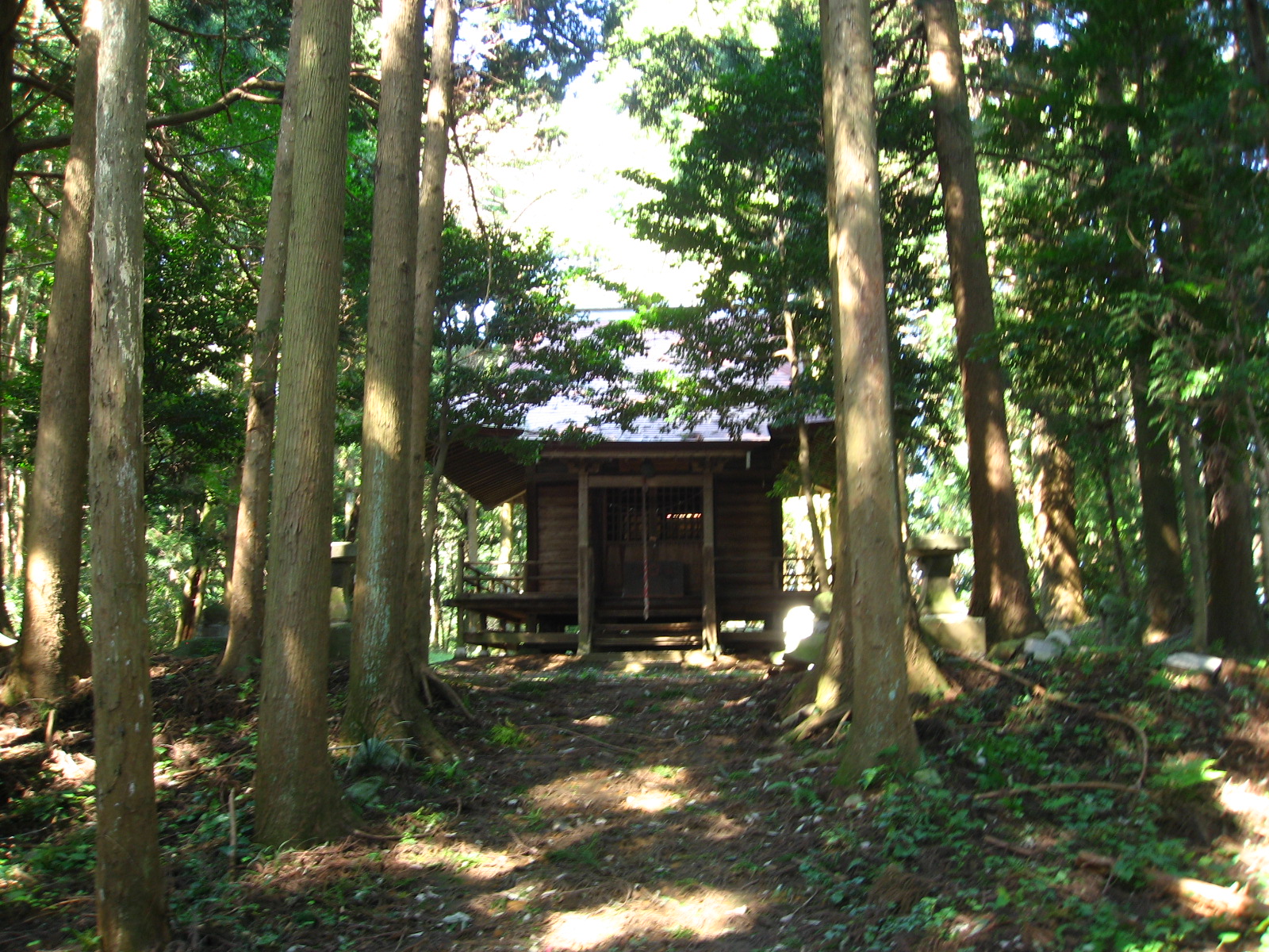 権現山の湯殿神社