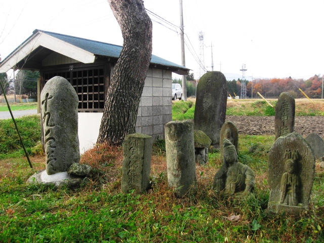 井口の生駒神社と石碑